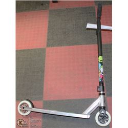 MADD GEAR NAKED SCOOTER