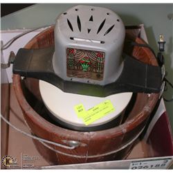 VINTAGE ELECTRIC ICE CREAM MAKER