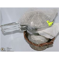 SET OF 2 GLASS POTS WITH GOLD COLOR BASKET