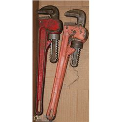 A SET OF 2 PIPE WRENCHES