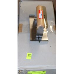 LOT OF 12 HAND TROWELS