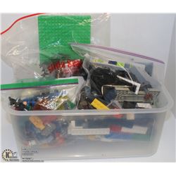 TOTE WITH ASSORTED LEGO