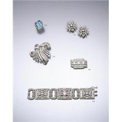 AN IMPRESSIVE ART DECO DIAMOND BRACELET, CA. 1930 COMPOSED OF THREE RECTANGULAR SHAPED OPEN