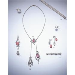 A FINE LAVALLIERE NATURAL PEARL CONCH PEARL AND DIAMOND NECKLACE THE FLEXIBLE DIAMOND CHAIN CO