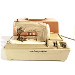 VINTAGE PORTABLE SINGER SEWING MACHINE W/ LID