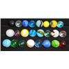 Image 1 : LOT OF 25 COLORFUL VINTAGE MARBLES