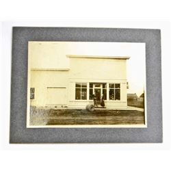 VINTAGE STREET SCENE MOUNTED PHOTO