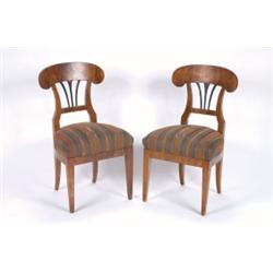 A SET OF FOUR BIEDEMEIER FIGURED WALNUT AND EBONIZED SIDE CHAIRS, with trap seats and on square t...