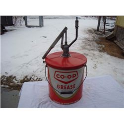 Full Co-op Grease Pail With Greaser Pump