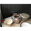 Image 4 : Lot Of Vintage Cookware (Enamel, Coffee Pot, Pots, Etc.)