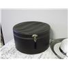Image 2 : Hat Box & Hats
