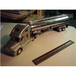 Frieghtliner Class S/T Semi Hauler Plastic Toy