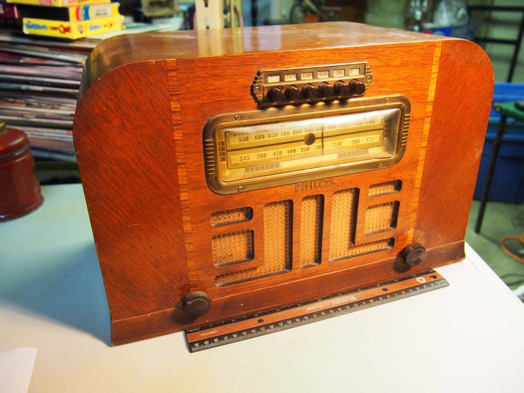 Philco Push Button Radio (1932) (17”x10”x9”)