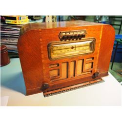 Philco Push Button Radio (1932) (17”x10”x9”)