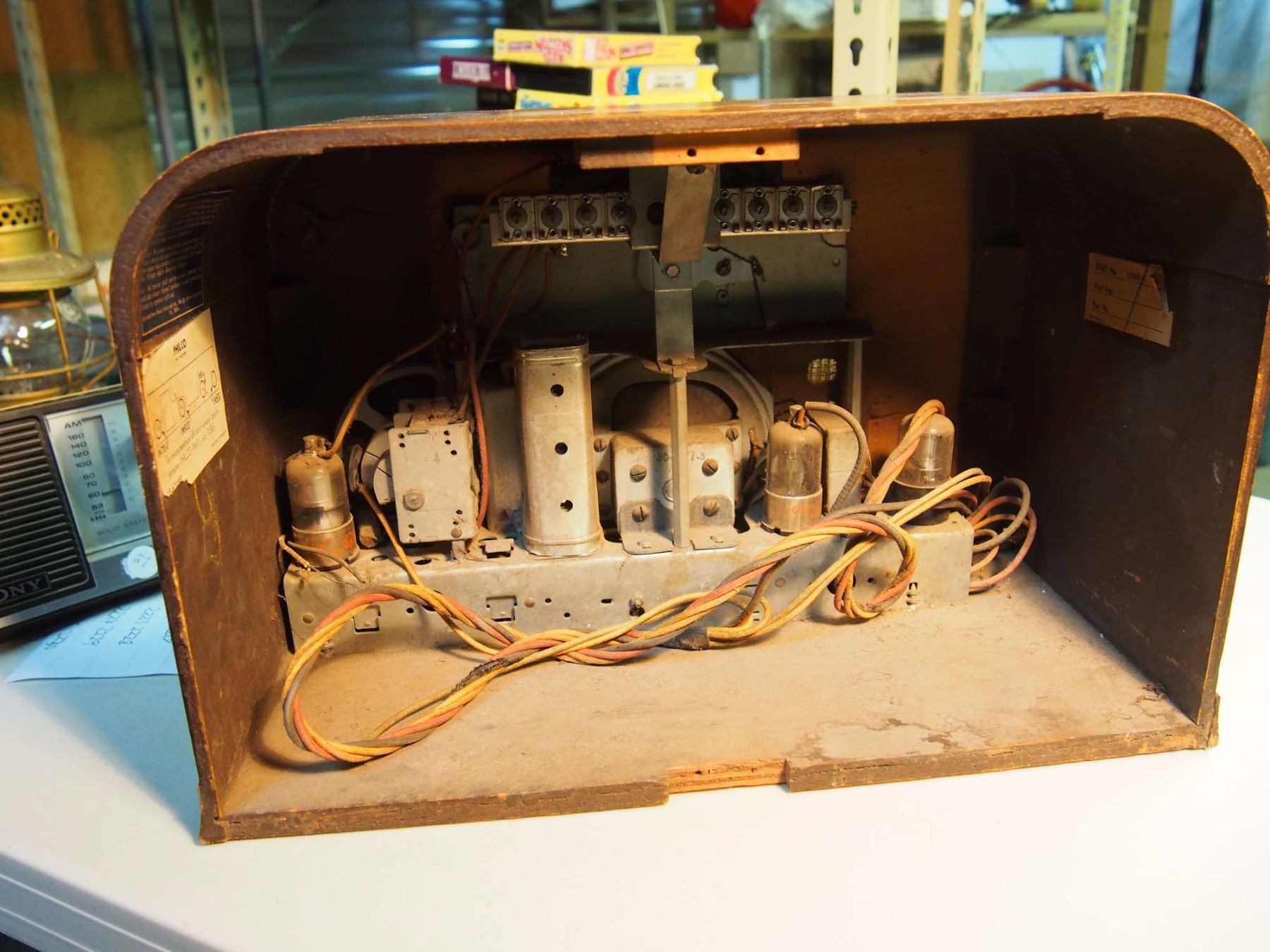 Philco Push Button Radio (1932) (17”x10”x9”)