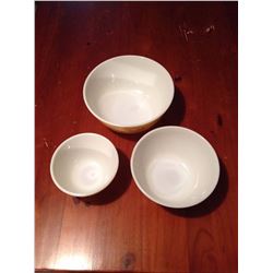 Set Of Pyrex Mixing Bowls (3) (Great Condition)