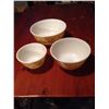Image 2 : Set Of Pyrex Mixing Bowls (3) (Great Condition)