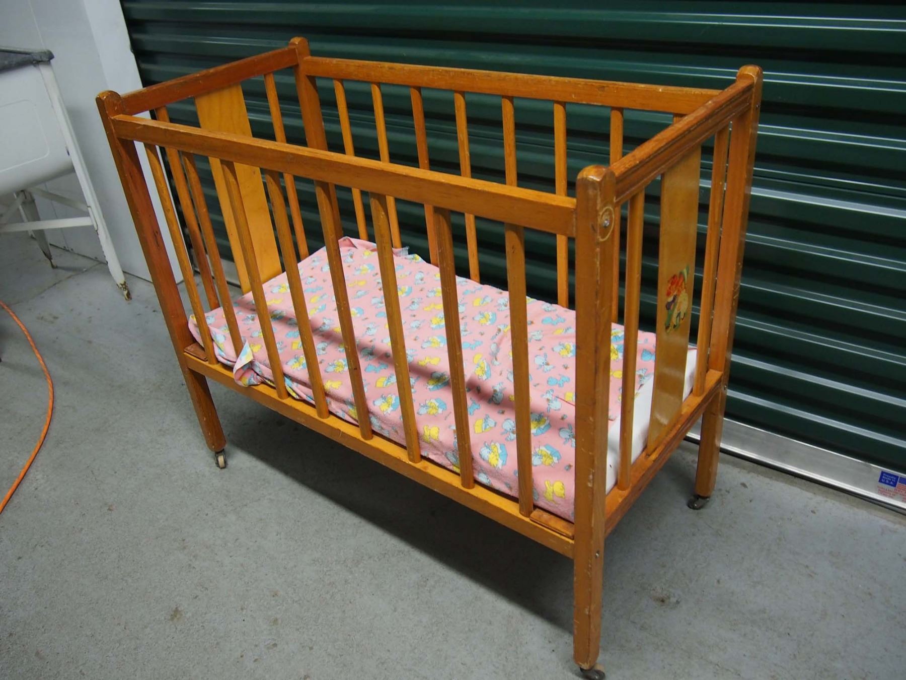 Antique doll crib Outlet