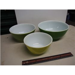 Green Pyrex Bowl Set (3) Mint