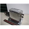 Image 2 : 1940’s Toastess Corporation Canada Toaster