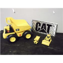 Lot Of Caterpillar Toys (Dump Truck [Works], Small Toys)