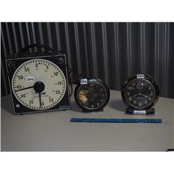 Universal Timer / Vintage Alarm Clocks (2)