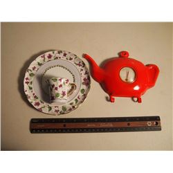 Decorative Hanging Plate With Metal Kettle Shaped Thermometer