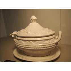 Complete Set Serving Bowl With Lid, Spoon, And Tray