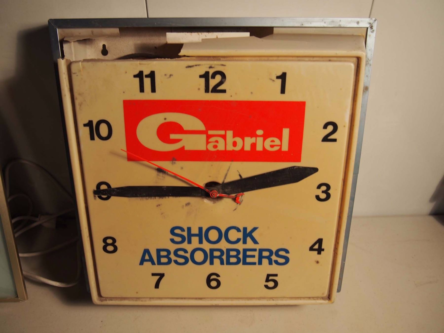 Working Wawanesa Metal Electric Clock With Broken Plastic Gabriel