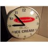 Image 2 : Silverwood's Deluxe Ice Cream Metal Electric Clock (Working)
