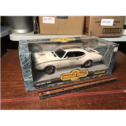 American Muscle Collector's Edition 1969 Hurst Olds 1:18 Die-Cast Metal Car Model