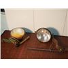 Image 1 : Antique Headlights & Bicycle Pump