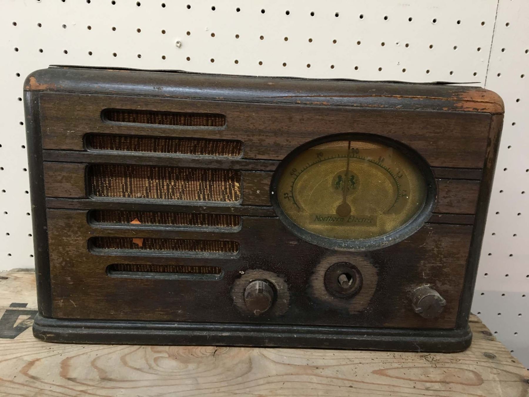 Wooden Antique Northern Electric Battery Operated Radio Bodnarus