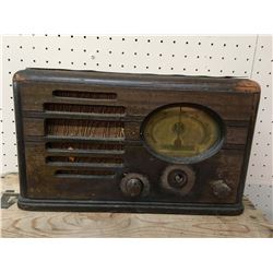 Wooden Antique Northern Electric Battery Operated Radio