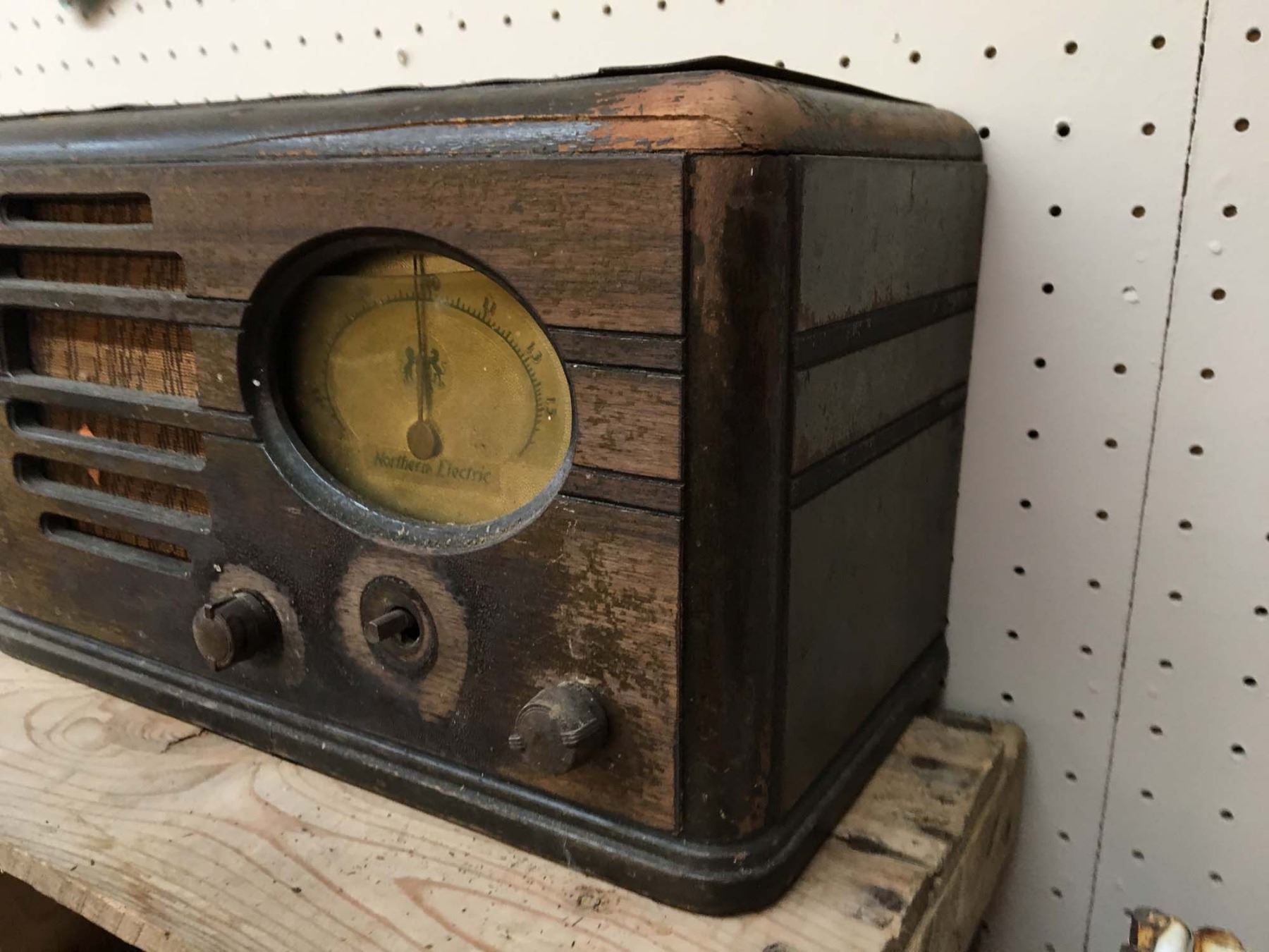 Wooden Antique Northern Electric Battery Operated Radio