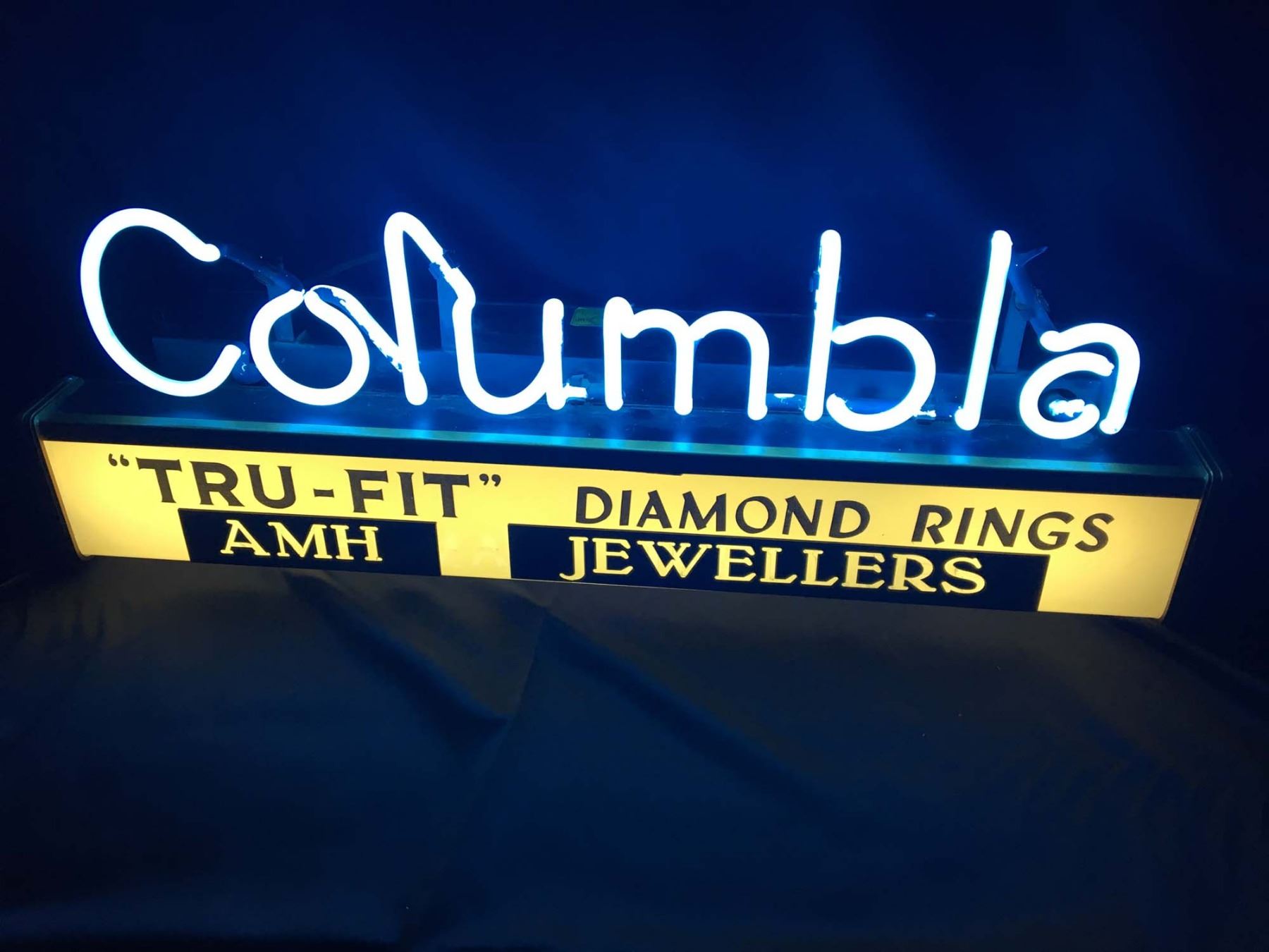Columbia Diamonds Neon Sign Working 26” x 9”