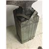 Image 10 : Antique 150 lbs Anvil W/ Stand And Original Attachments