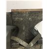 Image 5 : Antique 150 lbs Anvil W/ Stand And Original Attachments
