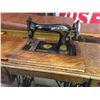 Image 2 : Singer Tredle Sewing Machine / Cabinet