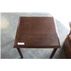 Image 1 : WALNUT SQUARE ENDTABLE
