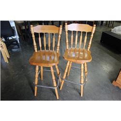 PAIR OF MAPLE BAR STOOLS