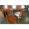 Image 2 : MAPLE TABLE WITH TWO LEAFS AND FOUR CHAIRS