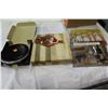 Image 1 : BOX OF CUTTING BOARDS AND KITCHEN ITEMS