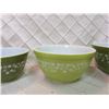 Image 3 : Pyrex bowls