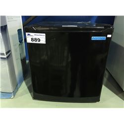 INSIGNIA BLACK BAR FRIDGE