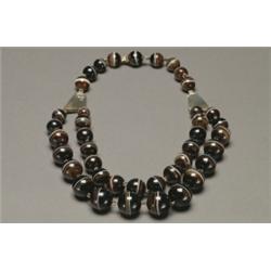 DOUBLE STRAND, GRADUATED AGATE BEAD NECKLACE, composed of 40 banded agate beads (12.0mm to 20.0...