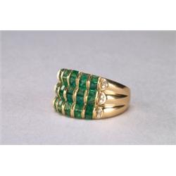 18K YELLOW GOLD, COCKTAIL RING, channel set with 30 square cut emeralds (approx. 3.10ct. total...