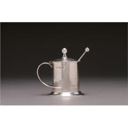EDWARDIAN ARTS & CRAFTS SILVER MUSTARD POT AND SPOON, of cylinder form with biforcated wire loop...