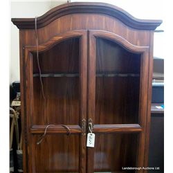 LOCKABLE WOODEN GUN CABINET