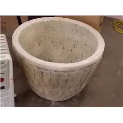 LARGE CONCRETE PLANT POT